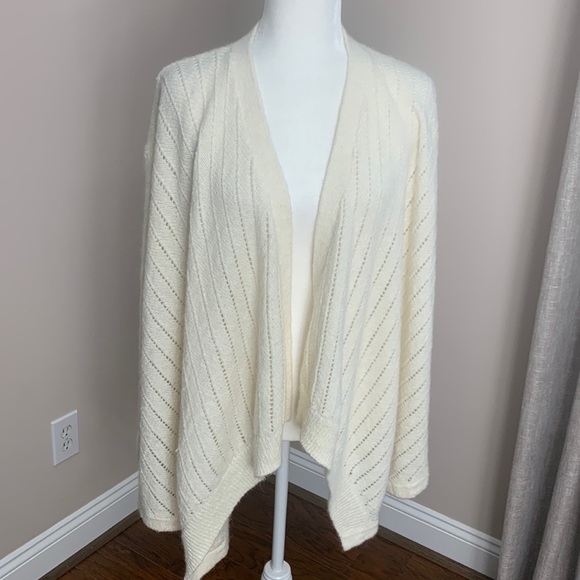 Lou & Grey Soft Cozy Cardigan
Sweater - Picture 1 of 10